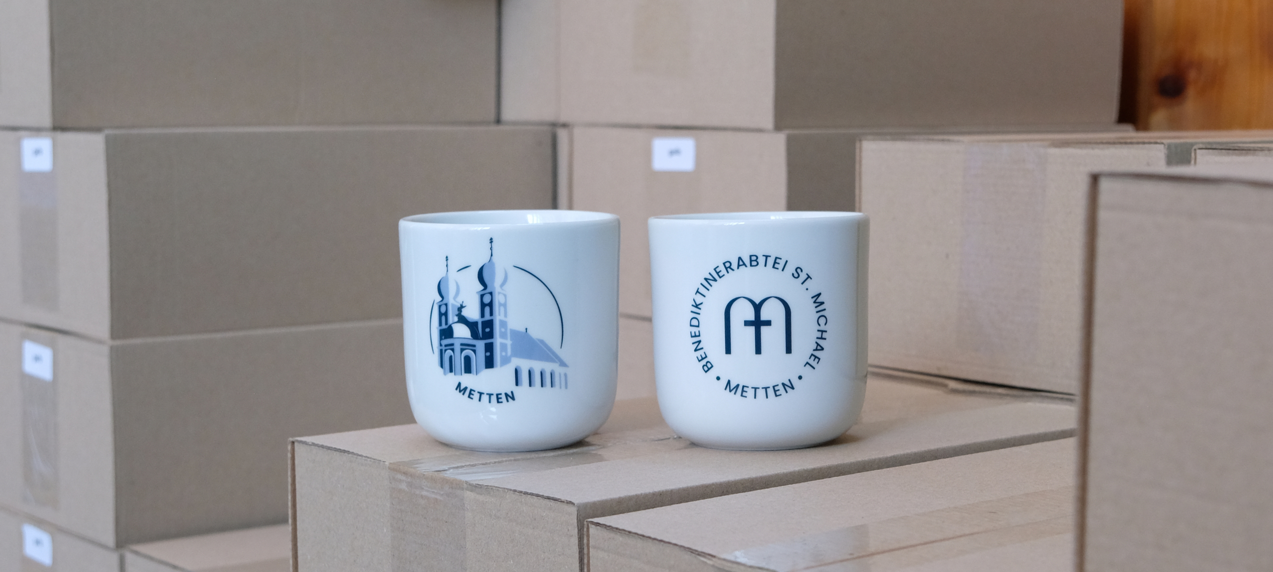 Klostertasse Benediktinerabtei Metten blau